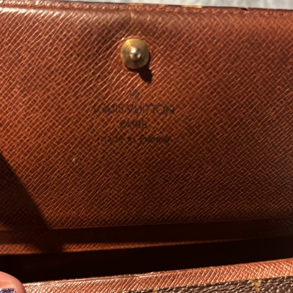 Authentic LV wallet - Picture 2 of 7